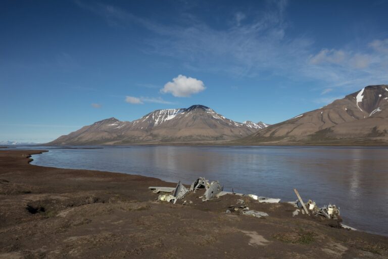 Per Andersen: JU88 Adventsdalen, Svalbard, 80 x 110 cm indrammet, Ed. 6 + 2 AP, kr. 14.300